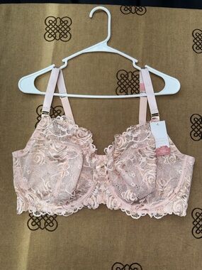 Cacique NWT! Light Blush Lace Underwire Bra
